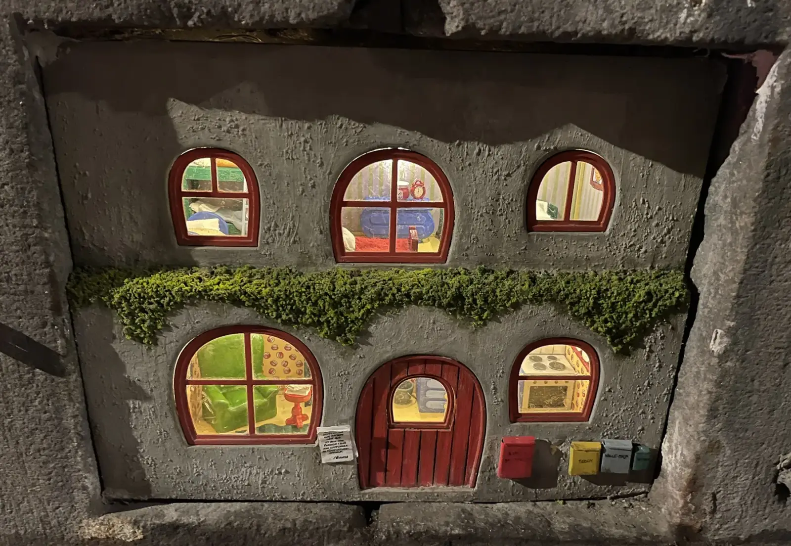 Front view of Bamse's miniature house in Södermalm